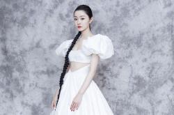 开云体育APP下载-红色闪电与金色弧线，当F1引擎轰鸣遇见库里致命三分