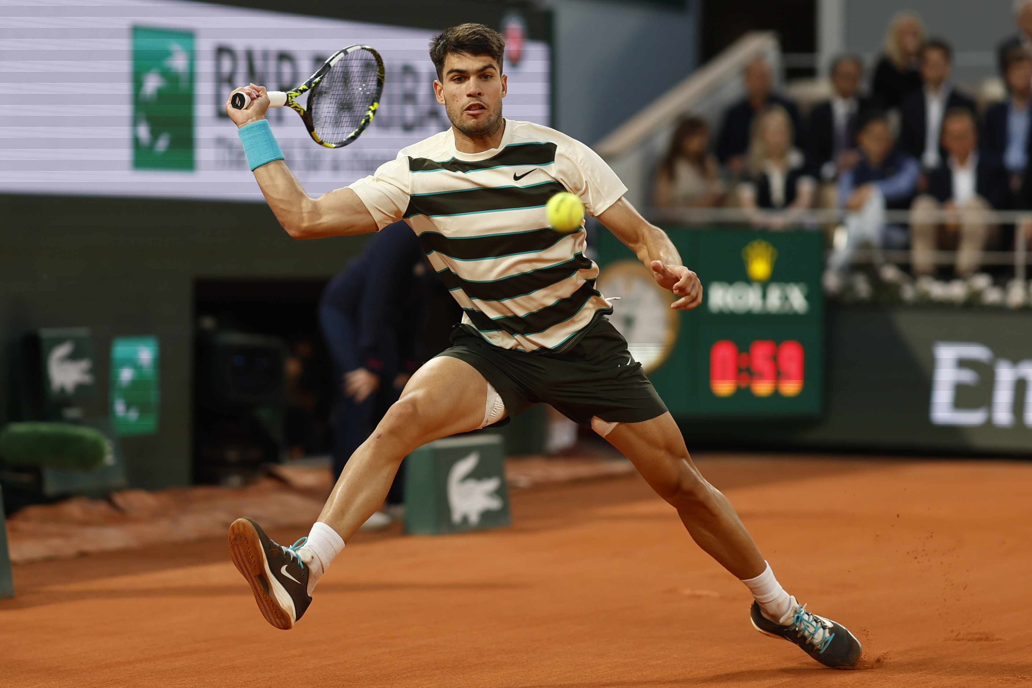 美国网球队鏖战英国网球队，阿尔卡拉斯送出助攻的简单介绍