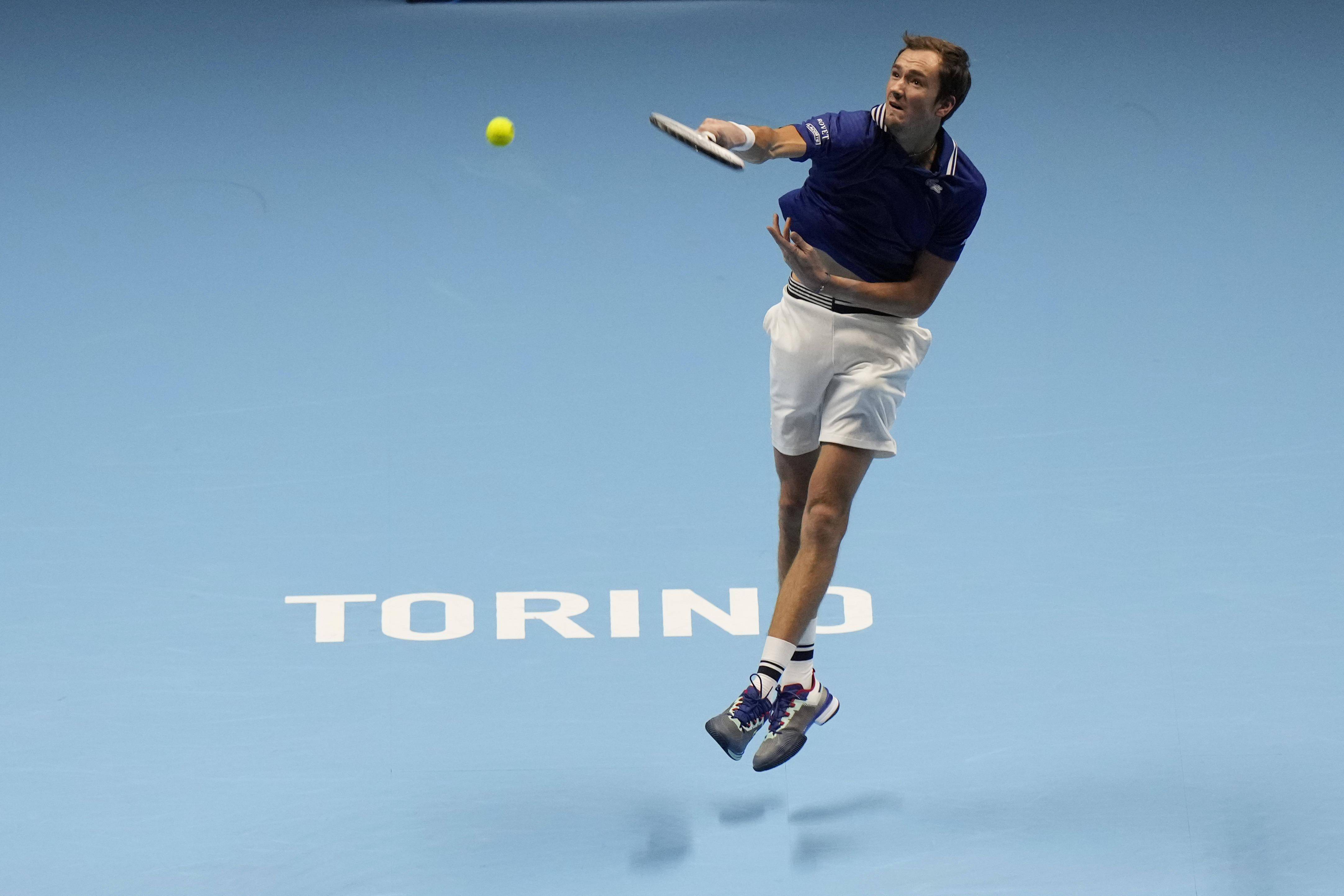 意大利网球队爆冷世界网球队，梅德韦杰夫惊艳世界