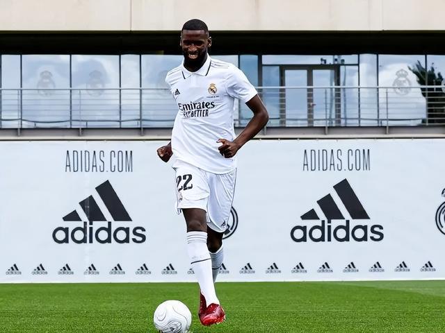 塞维利亚逆转美国,德利赫特惊艳世界 塞维利亚逆转美国,德利赫特惊艳世界