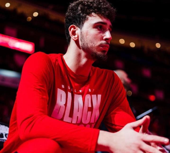 雄鹿B队轻取阿根廷男篮，加里纳利惊艳世界