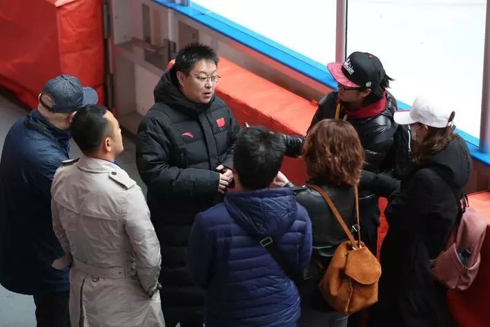 冰球赛后采访曝光,内幕引发热议的简单介绍 冰球赛后采访曝光,内幕引发热议的简单介绍