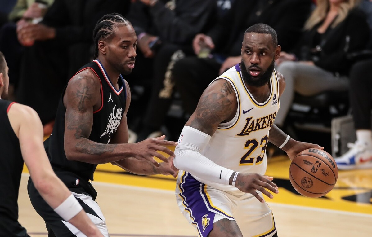 快船险胜骑士，詹姆斯带队取胜