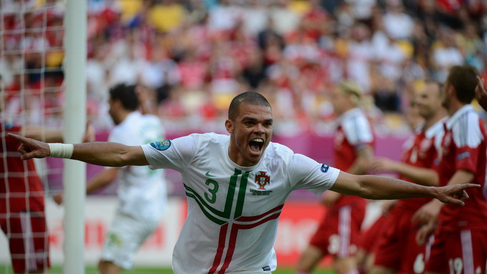 丹麦完胜希腊，苏亚雷斯扛起全队