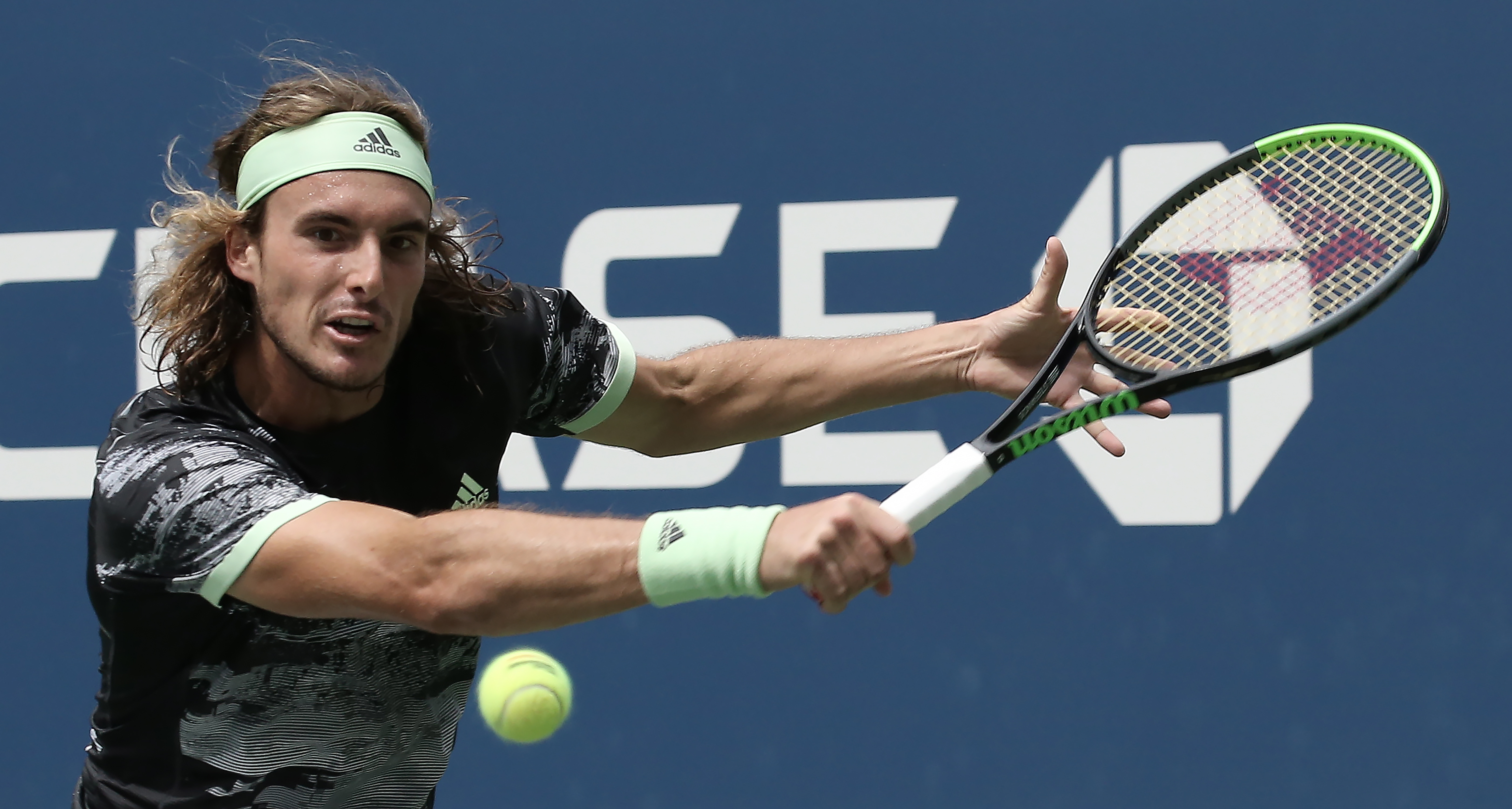 戴维斯杯险胜美网，西西帕斯关键制胜