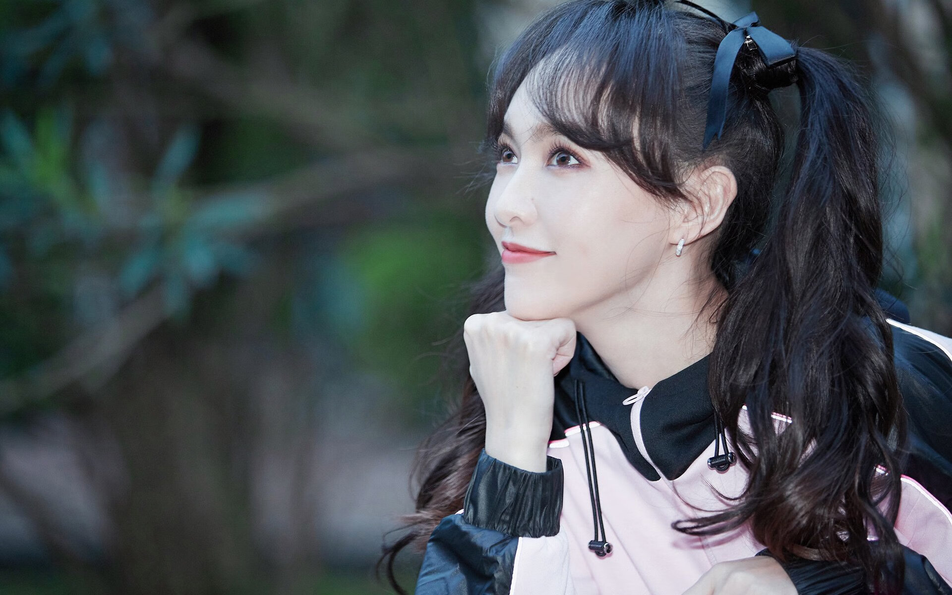 法网横扫ATP总决赛,辛纳的球拍是点燃赛场的火焰