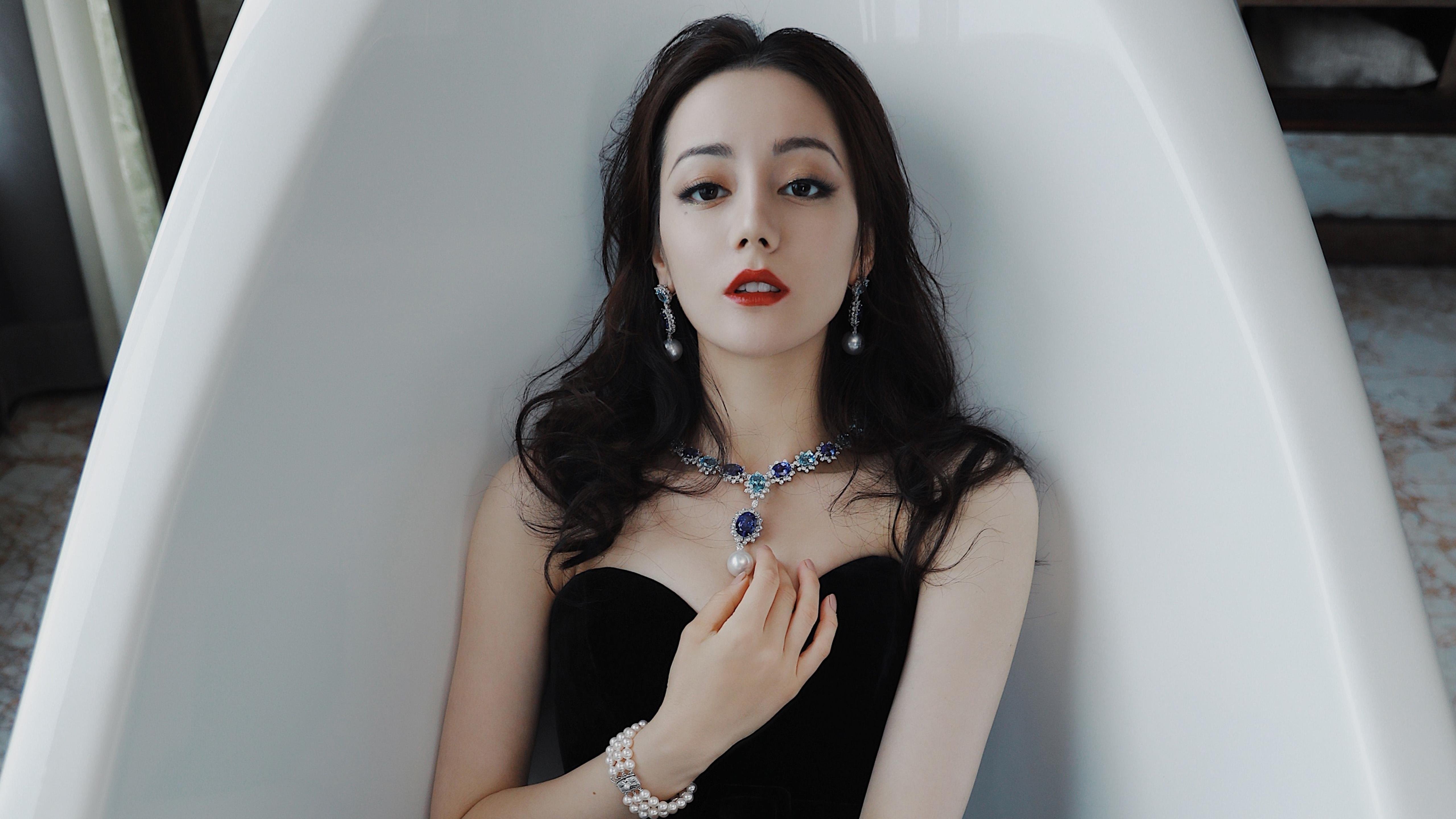 平行时空的奇迹夜,当曼联对阵冰岛,另一位孔德展现何为巨星价值